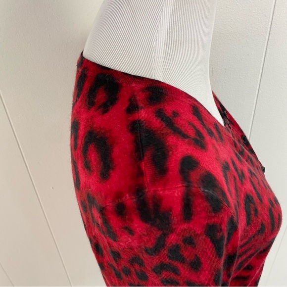 Talbots M P 100% Merino Wool Sweater Cardigan Cheetah Print Red Button Front - Picture 9 of 11